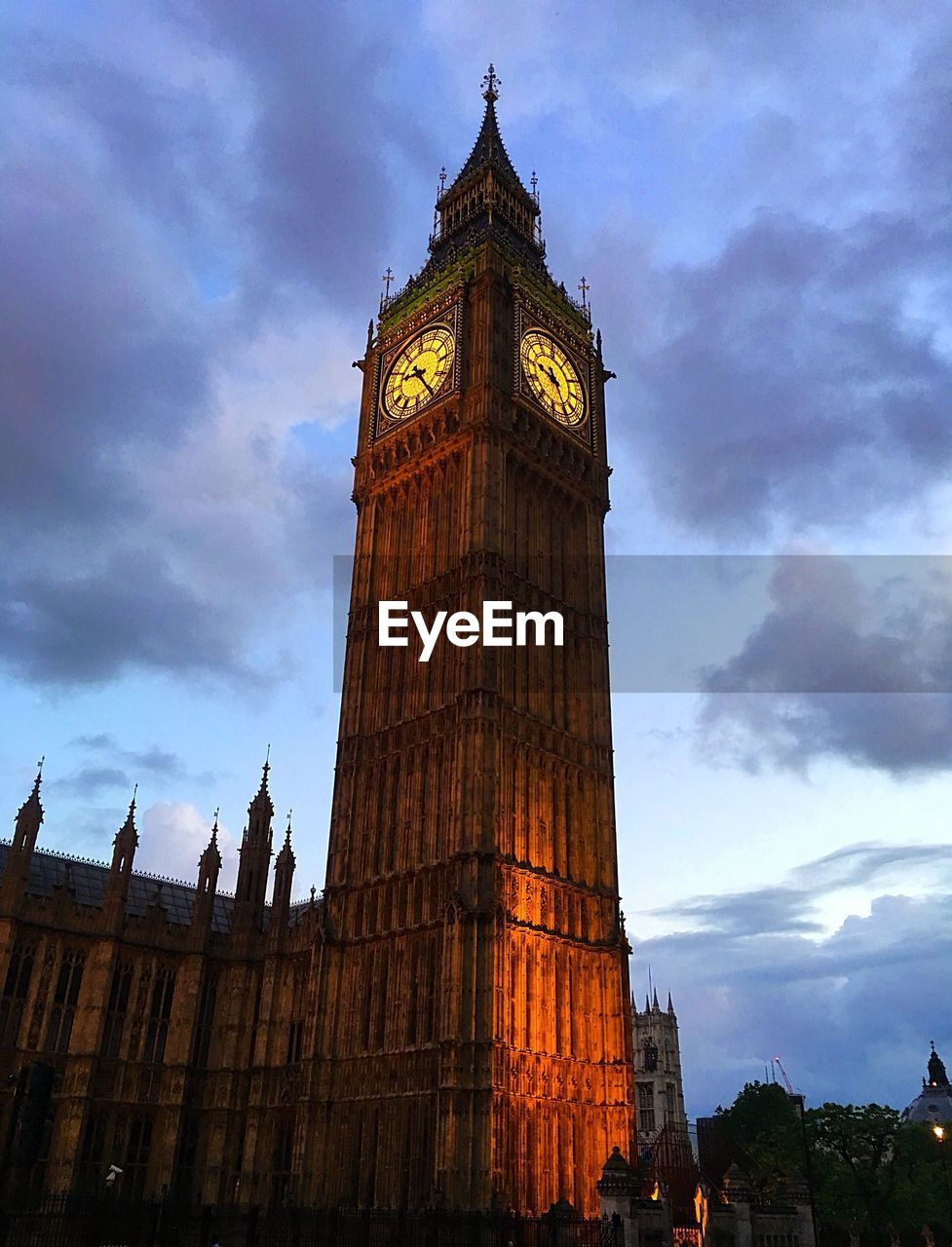 LOW ANGLE VIEW OF CLOCK TOWER IN CITY