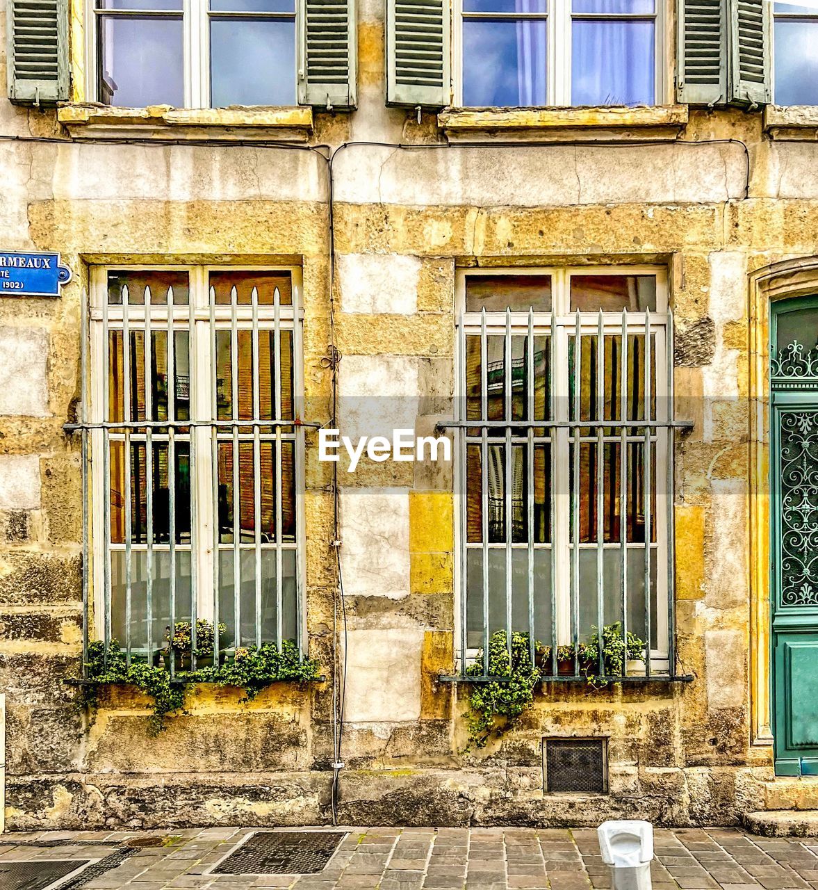 architecture, building exterior, built structure, window, building, neighbourhood, facade, urban area, estate, house, residential area, residential district, no people, home, city, day, door, entrance, outdoors, closed, old, street, town