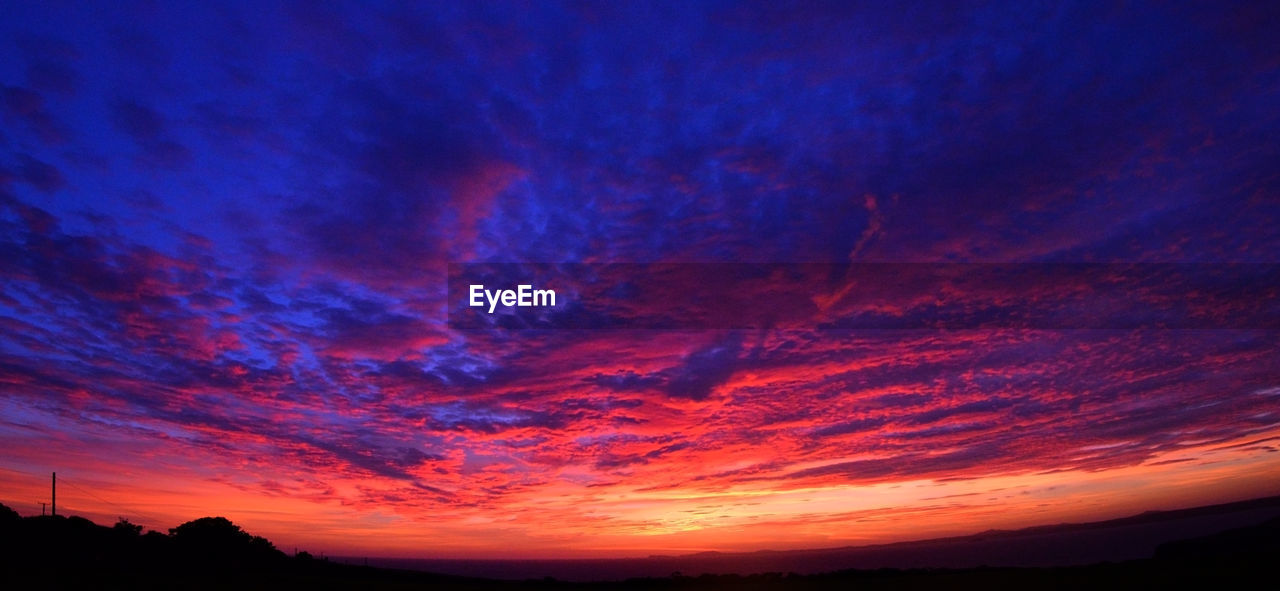 SCENIC VIEW OF DRAMATIC SKY OVER MOUNTAINS