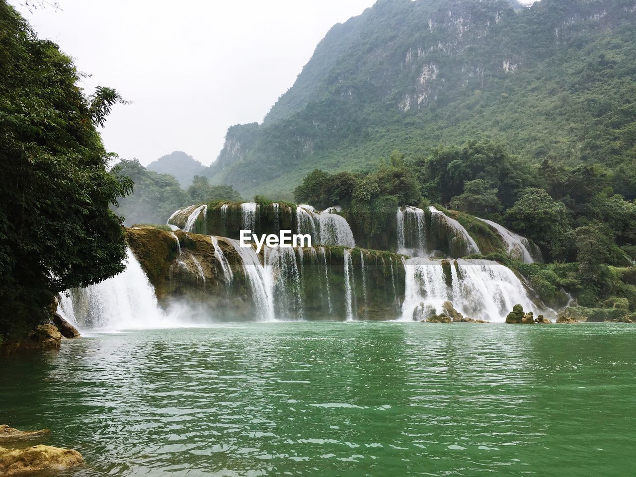 Scenic view of ban giocdetian falls