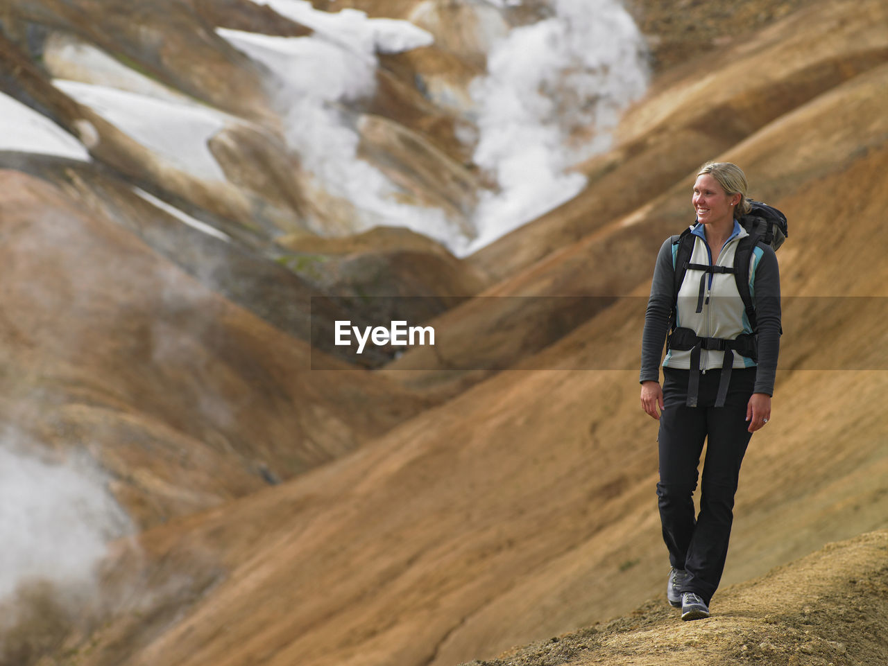 Young woman hiking in the icelandic highlands