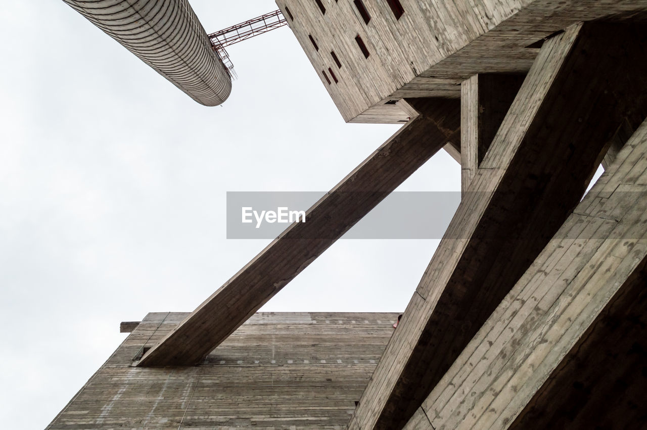 architecture, built structure, sky, low angle view, wood, white, building exterior, city, no people, nature, day, line, outdoors, bridge, urban area, roof, construction industry, black