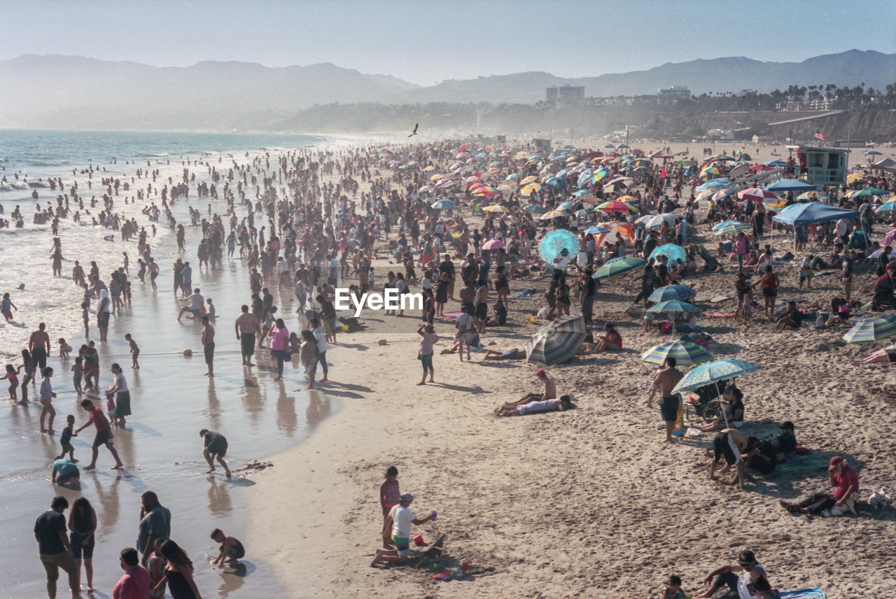 HIGH ANGLE VIEW OF CROWD AT BEACH