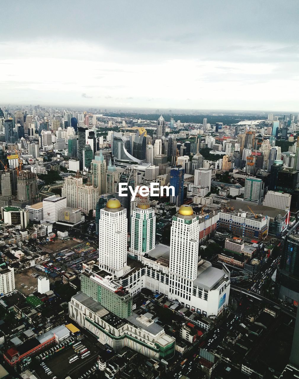 HIGH ANGLE VIEW OF CITYSCAPE AGAINST SKY