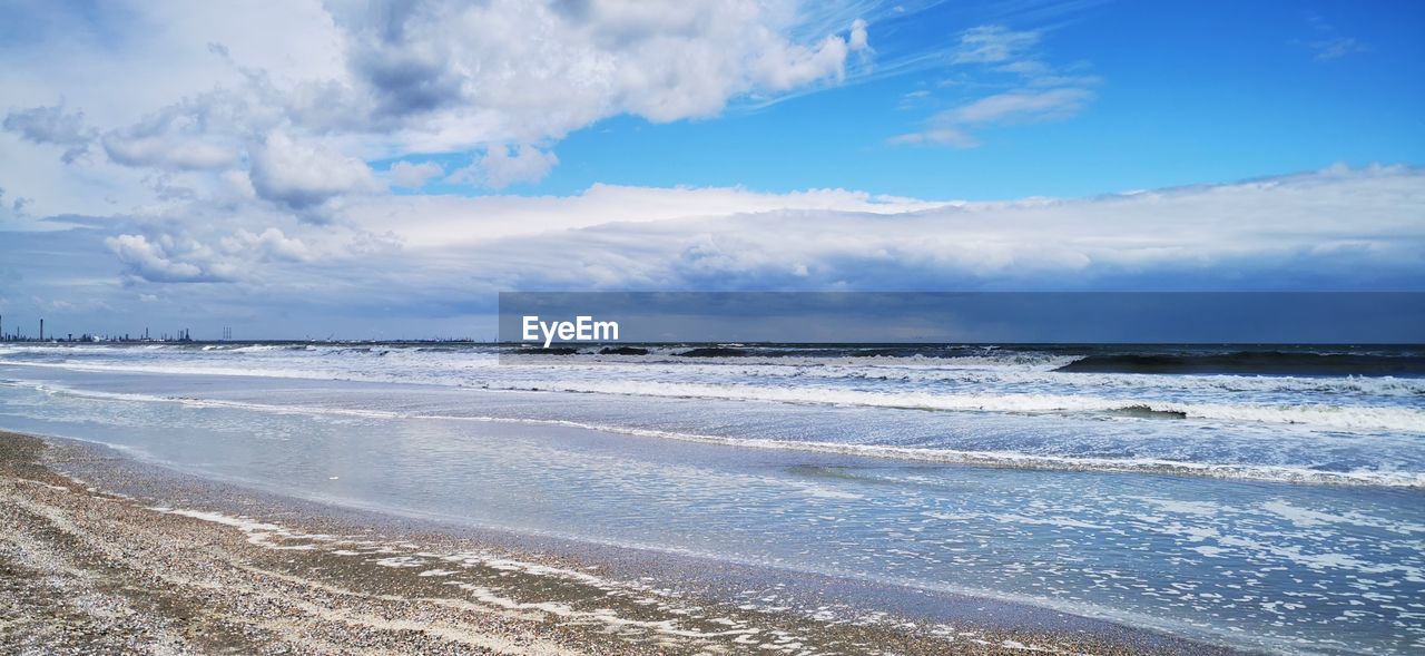 PANORAMIC VIEW OF SEA AGAINST SKY