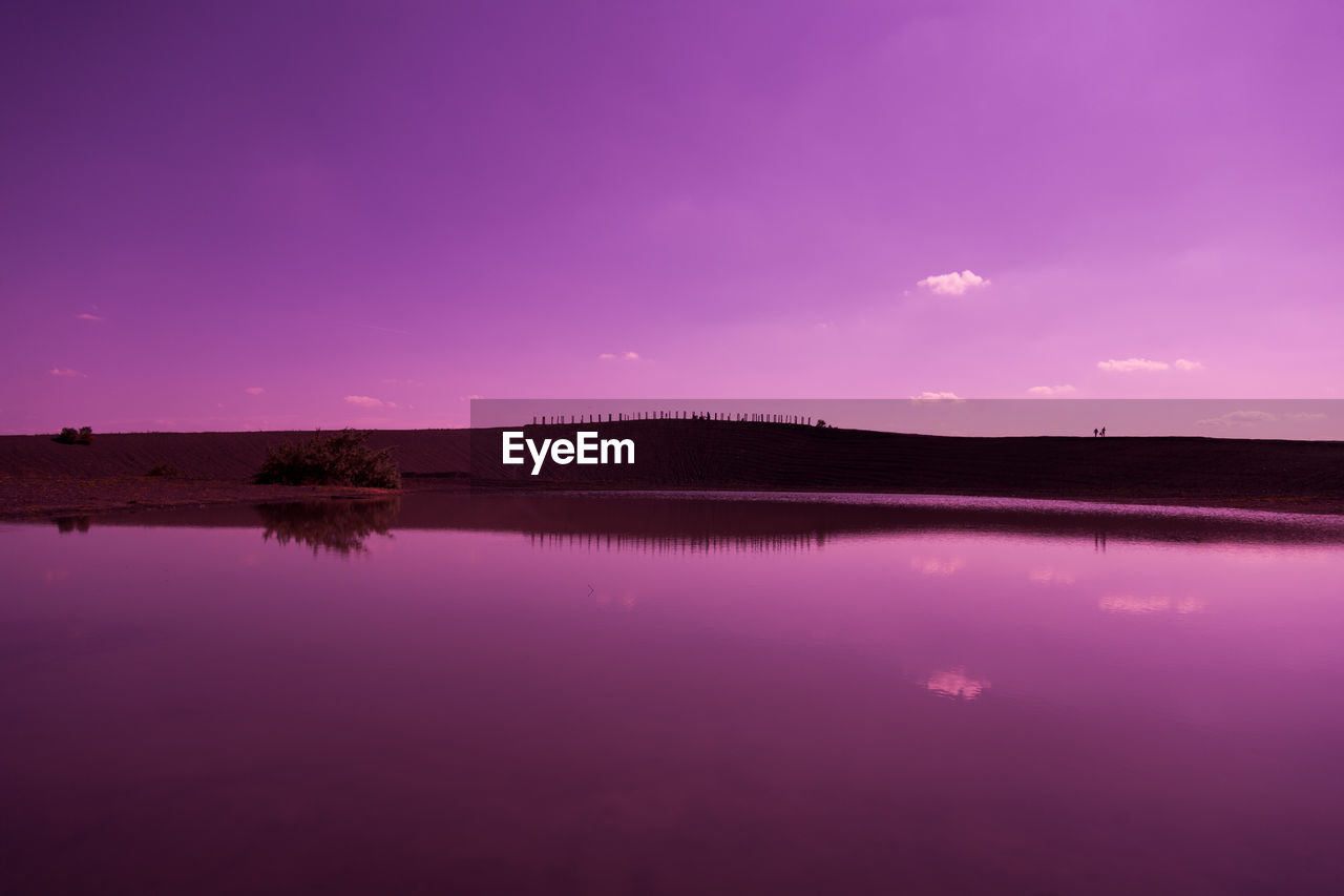 SCENIC VIEW OF LAKE AT SUNSET