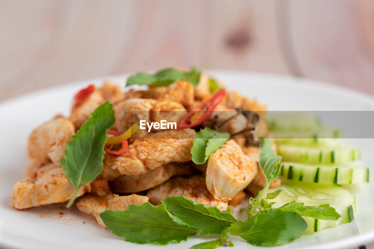 CLOSE-UP OF FOOD SERVED ON TABLE