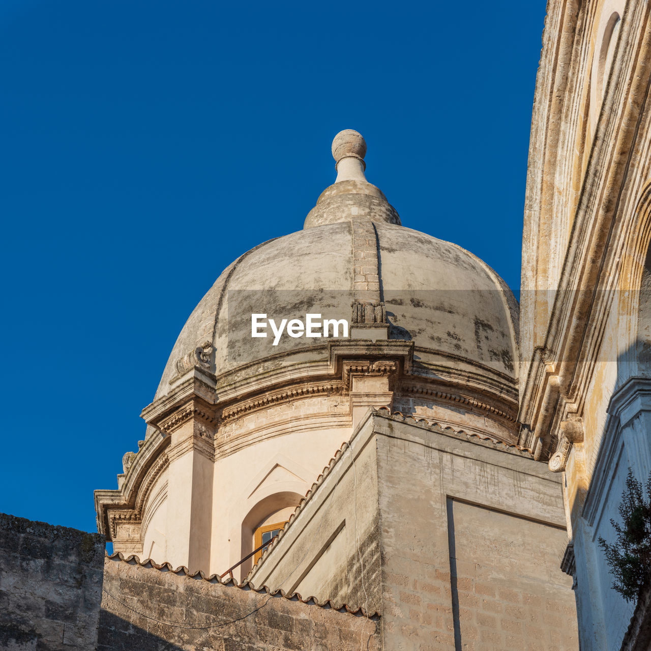 LOW ANGLE VIEW OF A BUILDING