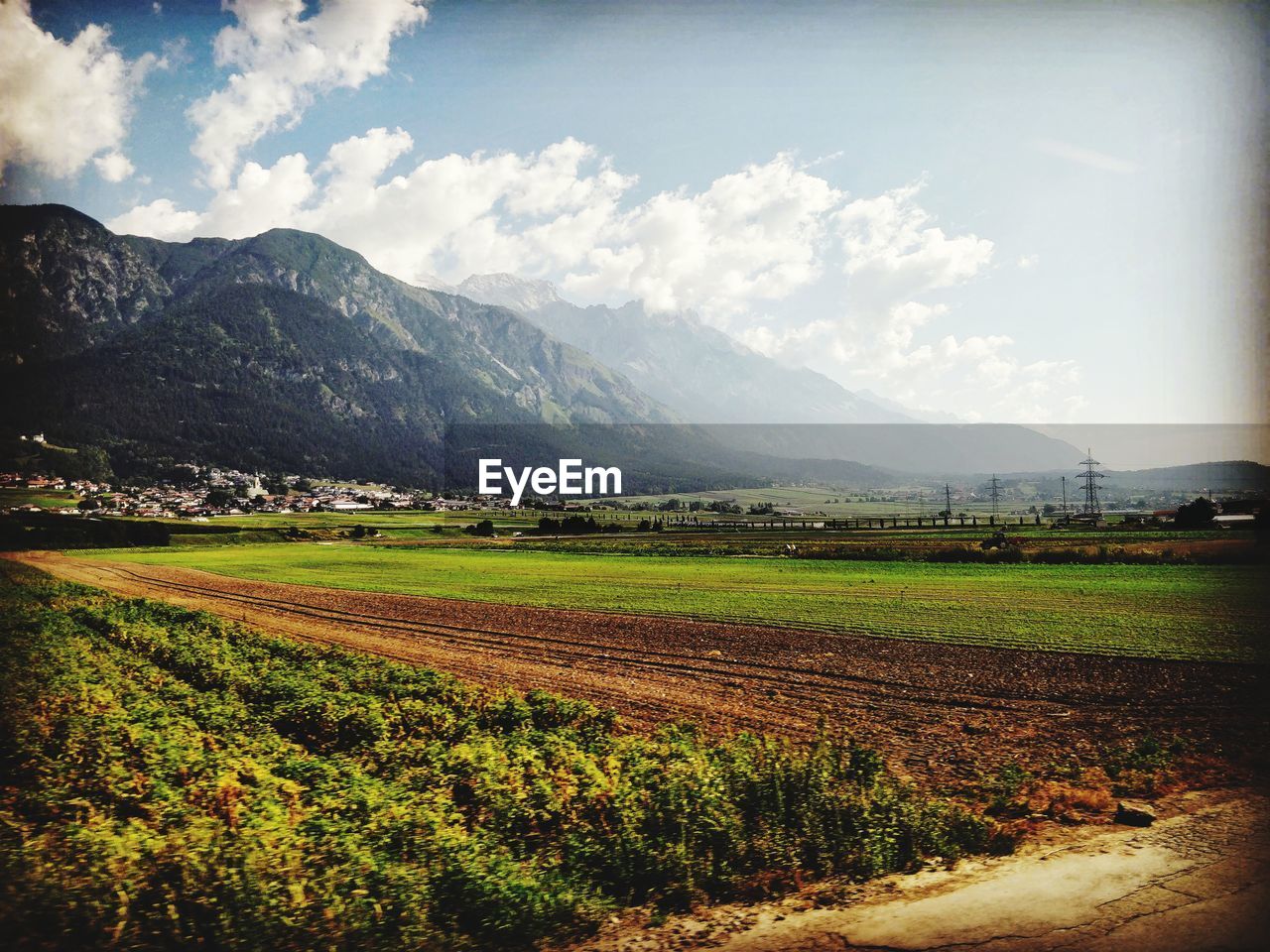 SCENIC VIEW OF FARM AGAINST SKY