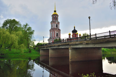 View of the resurrection cathedral against the backdrop of the cathedral bridge