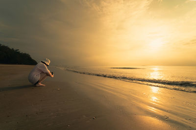 Solo asian woman photographer relax and take photo by her phone with happiness and joyful in summer