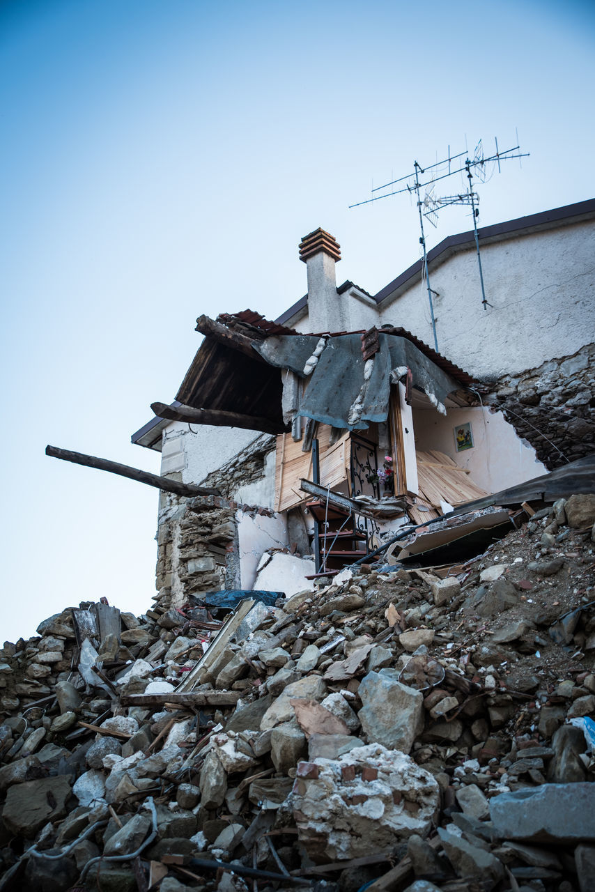 LOW ANGLE VIEW OF ABANDONED BUILDING AGAINST CLEAR SKY