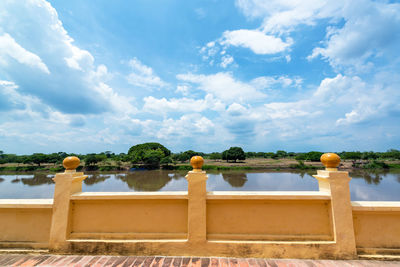 Retaining wall by magdalena river against sky