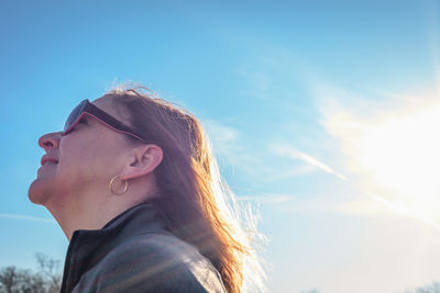 Smiling woman against sky