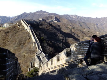 Rear view of young couple standing at great wall of china