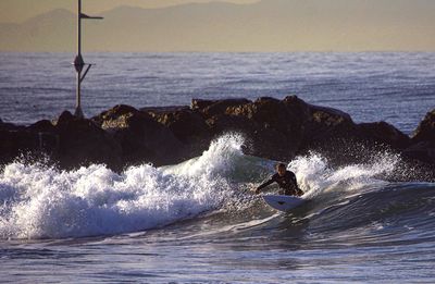 Waves splashing in sea