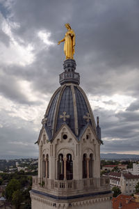 Statue of building against cloudy sky