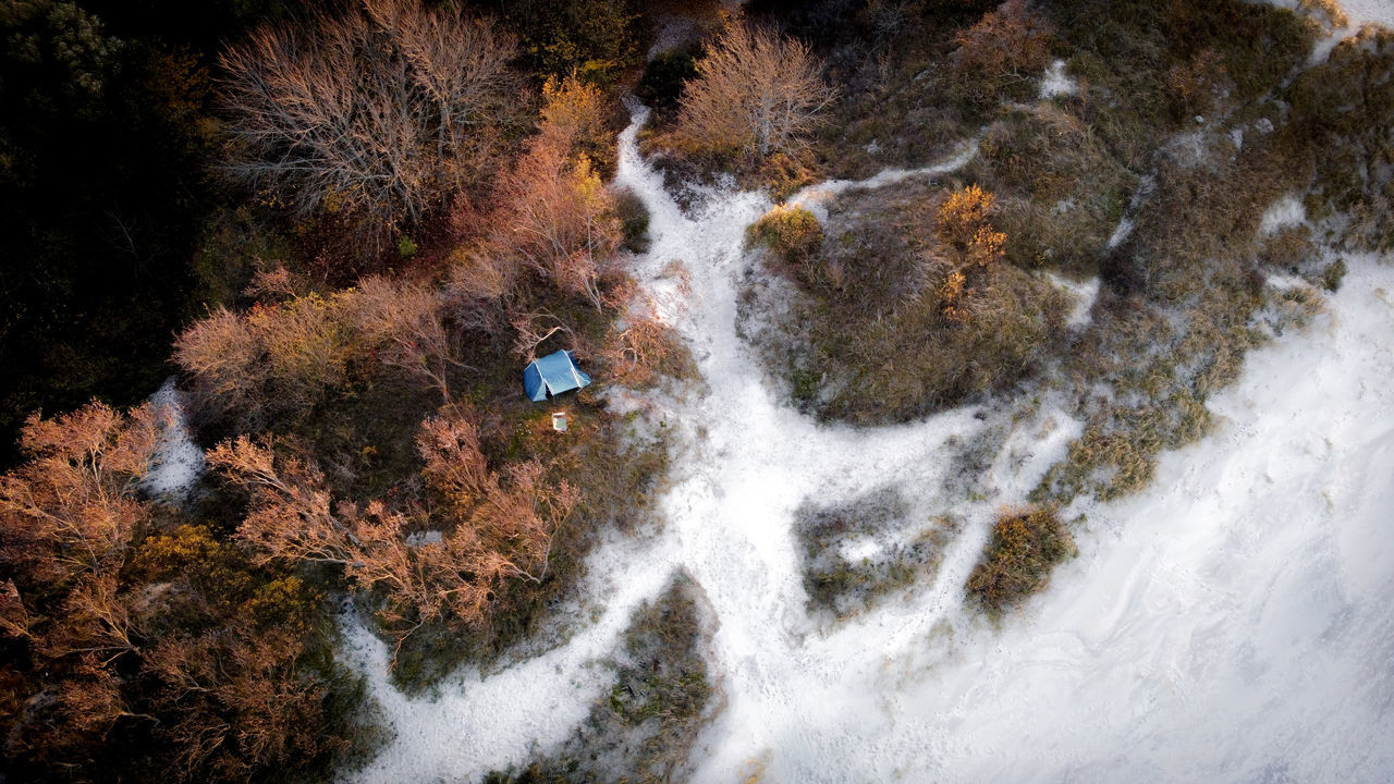 HIGH ANGLE VIEW OF WATERFALL ON ROCKS