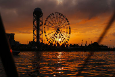 Ferris wheel at sunset near the sea in batumi. high quality photo