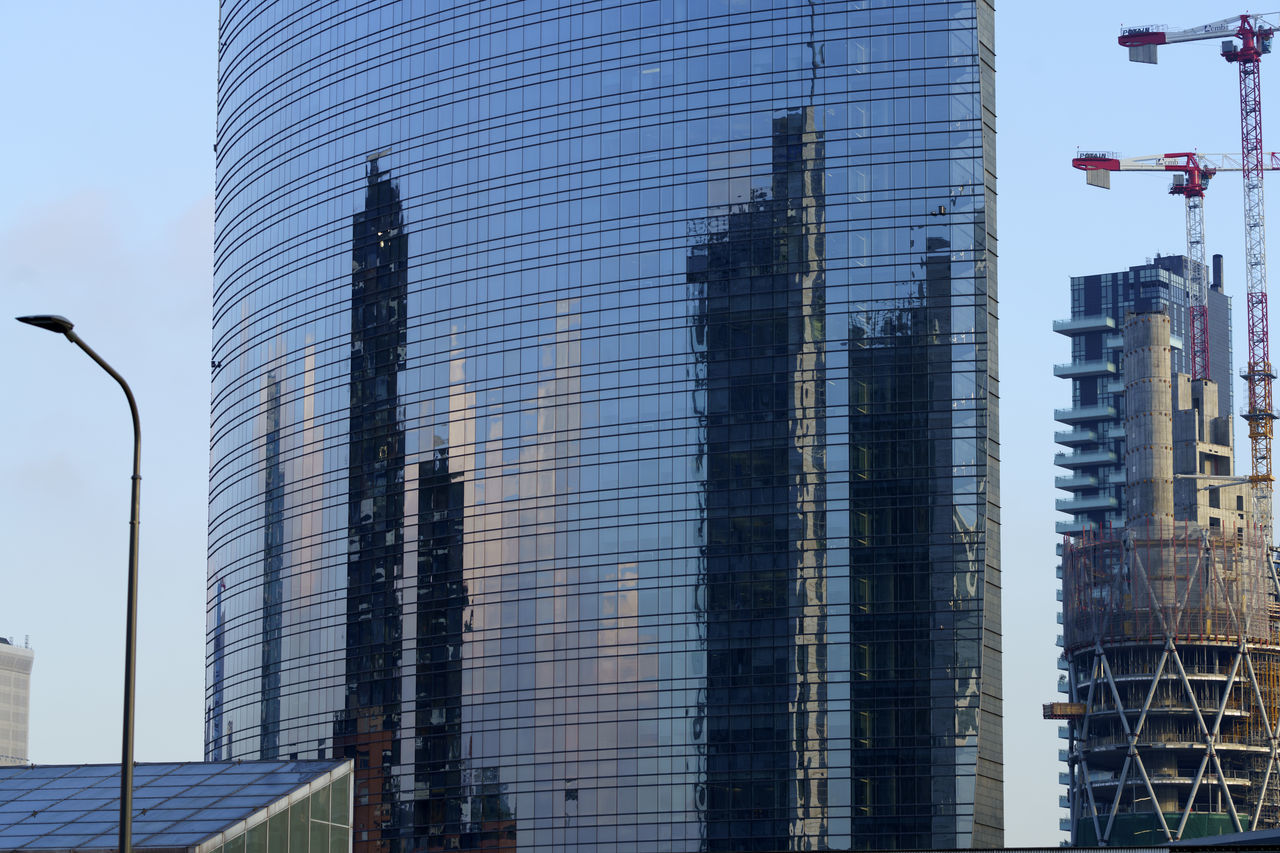 LOW ANGLE VIEW OF BUILDINGS IN CITY AGAINST SKY