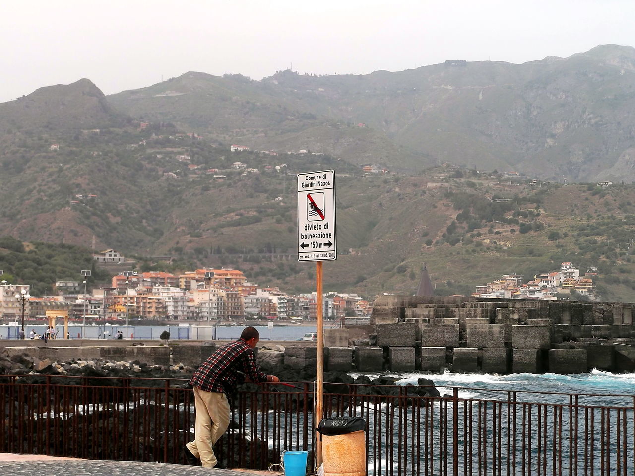 INFORMATION SIGN AGAINST MOUNTAIN RANGE AND MOUNTAINS