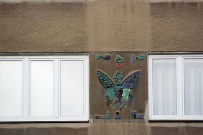 Graffiti on wall of building