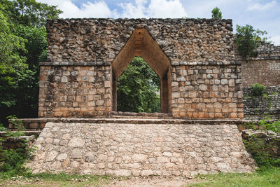 Stone wall against sky