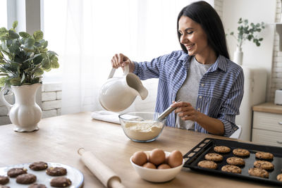 Midsection of woman preparing food on table