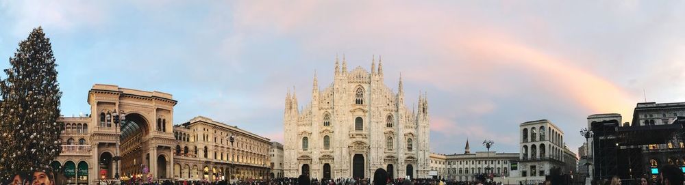 Panoramic view of piazza del duomo against cloudy sky