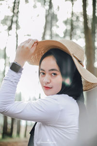 Portrait of happy woman in hat