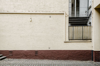 Footpath by building