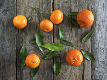 Directly above shot of oranges on wooden table