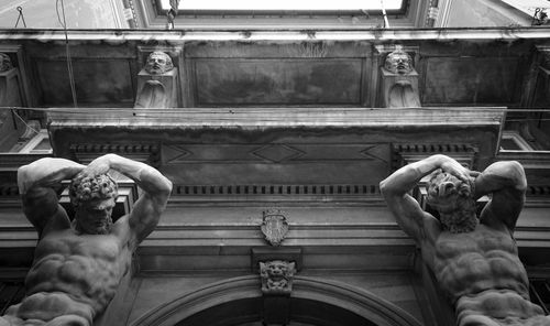 Statue of man and woman sculpture