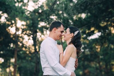 Side view of couple kissing outdoors