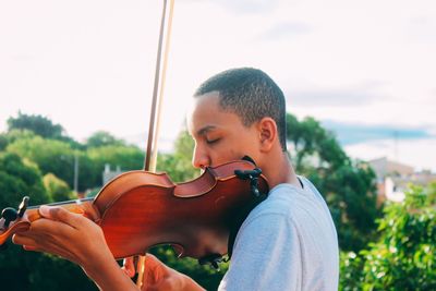 Teenage boy playing violin