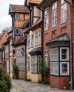 Beautiful and picturesque narrow alley in old town of lüneburg