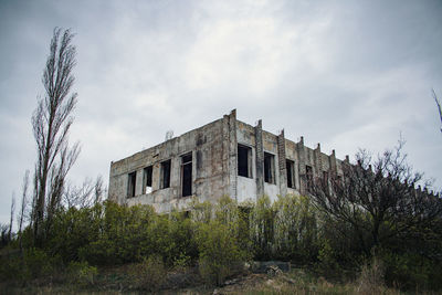 Abandoned building against sky