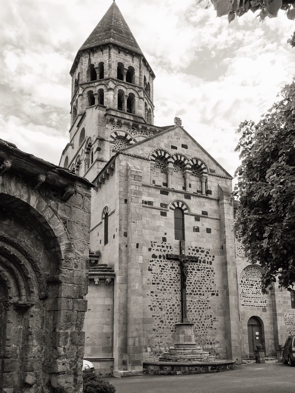 building exterior, architecture, built structure, sky, religion, church, low angle view, cloud - sky, place of worship, spirituality, history, old, tree, tower, facade, cloud, cloudy, clock tower