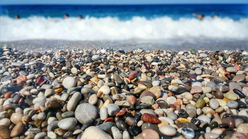 Surface level of pebbles in sea