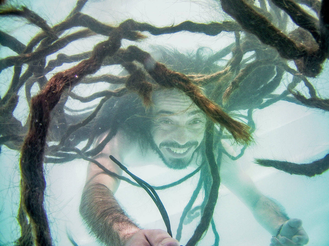 PORTRAIT OF YOUNG WOMAN SWIMMING IN SEA