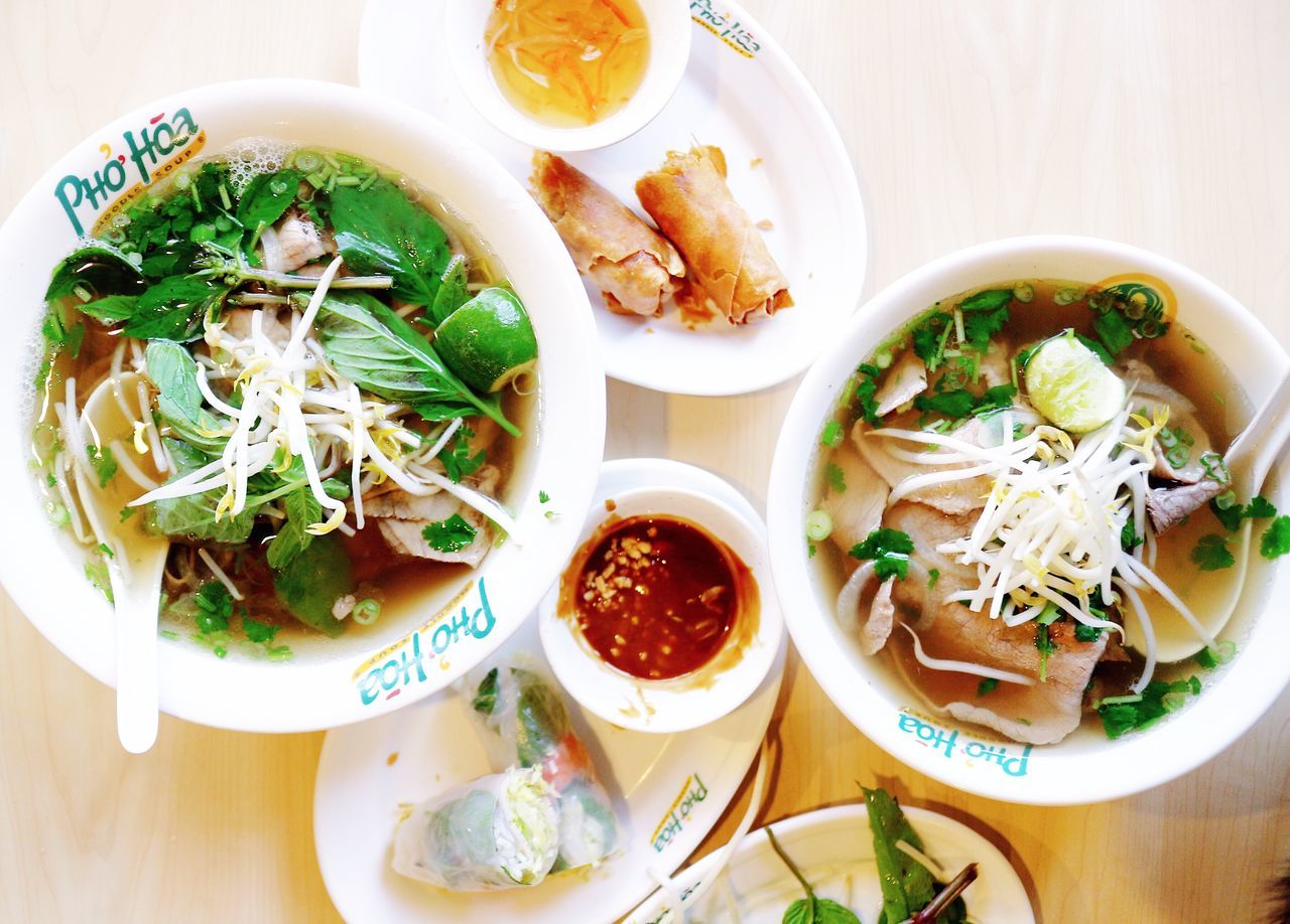 HIGH ANGLE VIEW OF MEAL SERVED IN BOWL ON TABLE