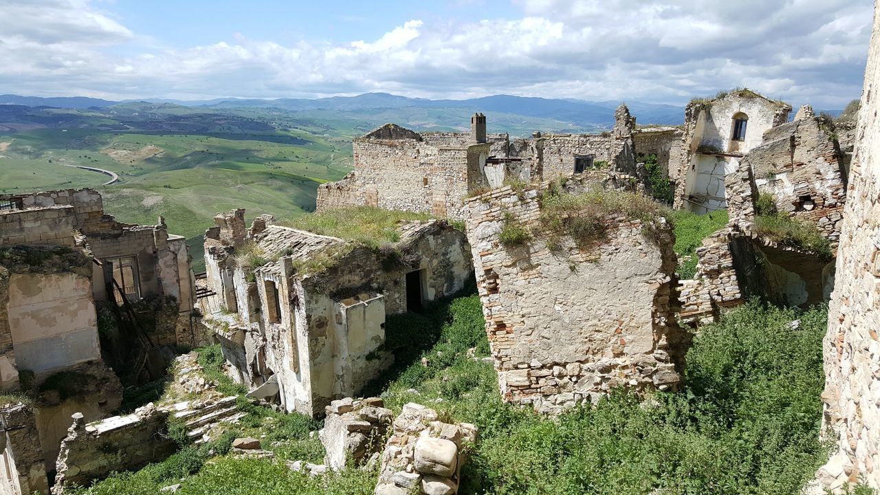 VIEW OF OLD RUIN BUILDING