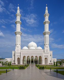 Beautiful islamic architecture of sri sendayan mosque in negeri sembilan, malaysia