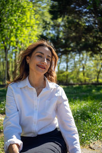 Portrait of young woman sitting on field