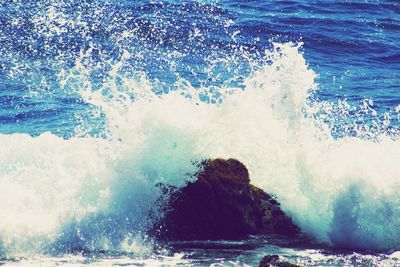 Waves splashing on rocks
