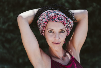 Portrait of a smiling young woman wearing hat