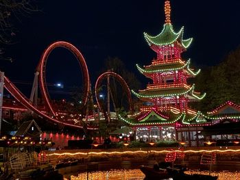 Illuminated ferris wheel at night