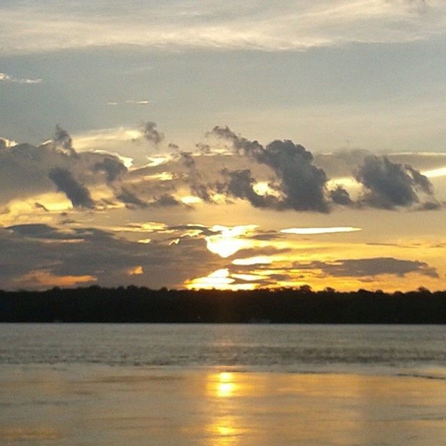 sunset, tranquil scene, water, scenics, beauty in nature, tranquility, sky, sun, reflection, sea, idyllic, orange color, nature, waterfront, cloud - sky, cloud, sunlight, lake, horizon over water, outdoors