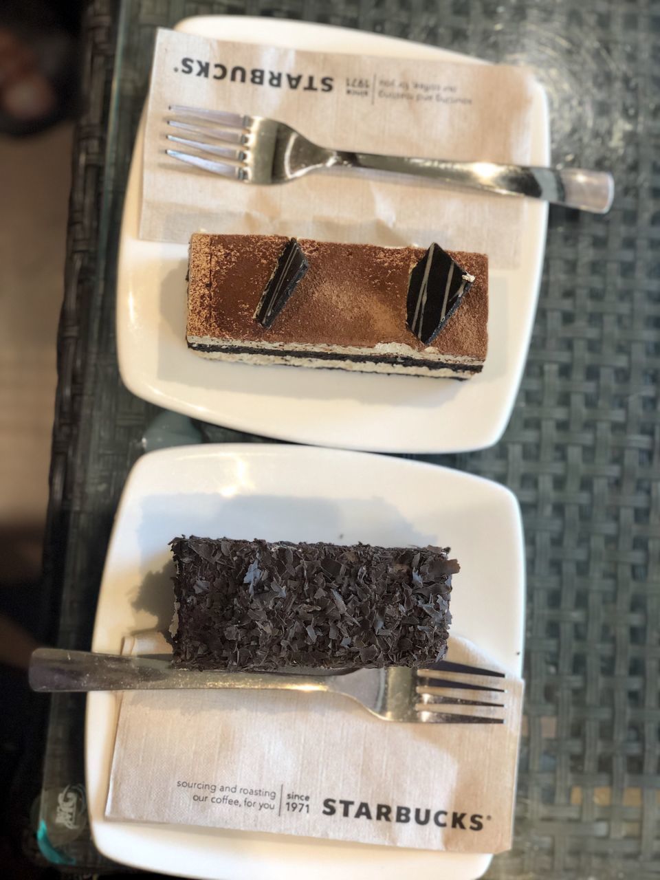 CLOSE-UP OF CHOCOLATE CAKE