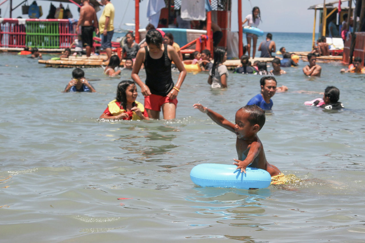 water, group of people, real people, lifestyles, waterfront, leisure activity, day, men, nature, sea, enjoyment, childhood, women, holiday, people, fun, child, trip, outdoors